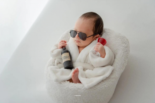 梅州宝宝总是吐奶怎么回事